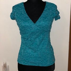 Guess patterned blue v-neck
